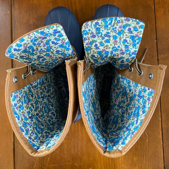 Blue Suede Shoes Brand Duck Boots. Women’s size 7. - Picture 6 of 6